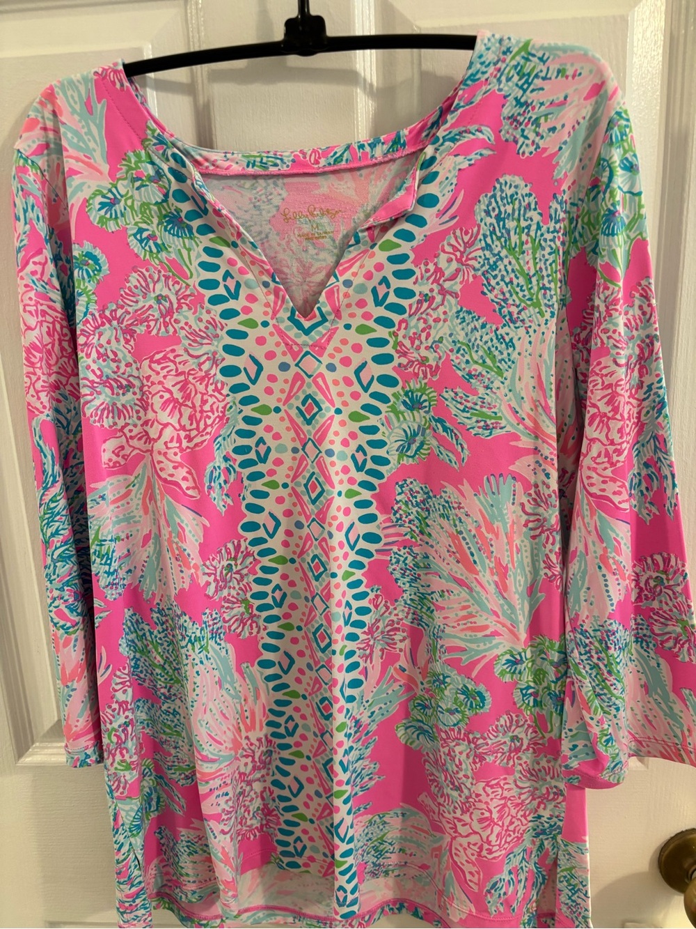Lilly Pulitzer medium Womenโs V-Neck Printed Tunic Top - Pink Multicolor